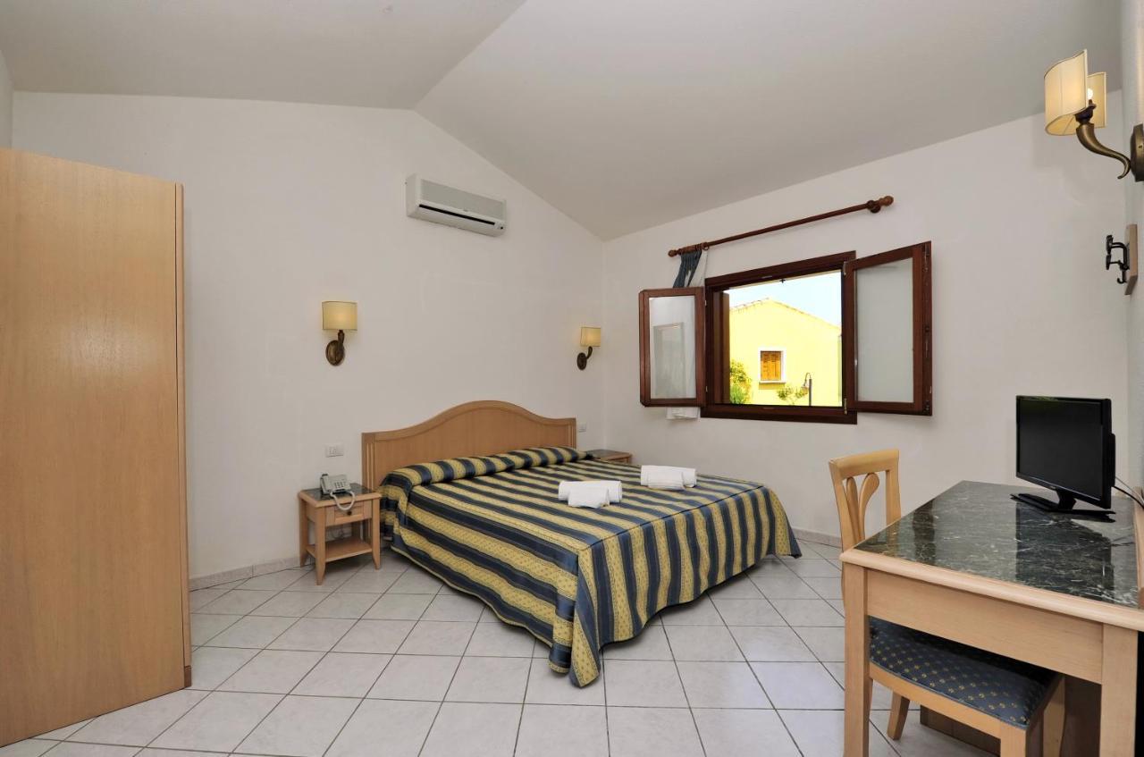 Hotel Cala Mirto ブドーニ エクステリア 写真