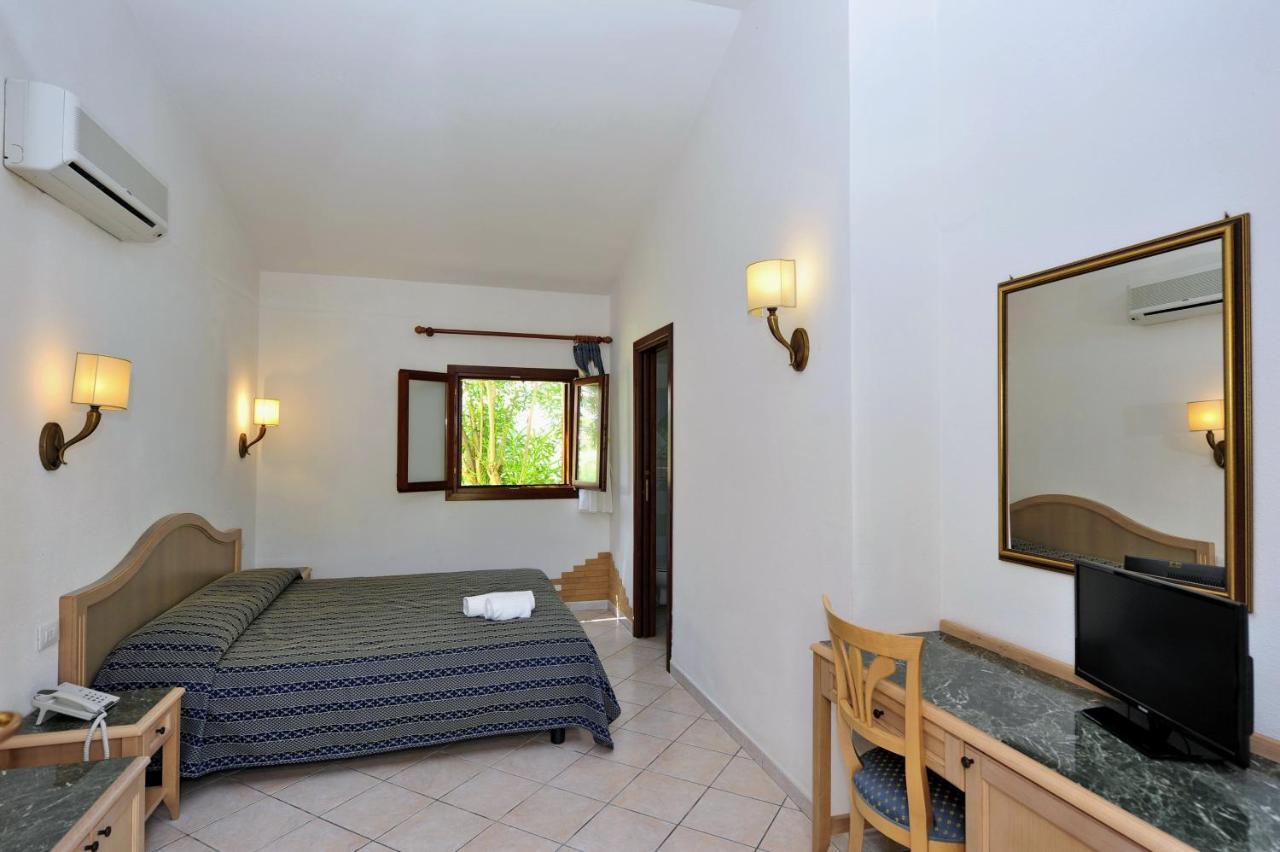 Hotel Cala Mirto ブドーニ エクステリア 写真