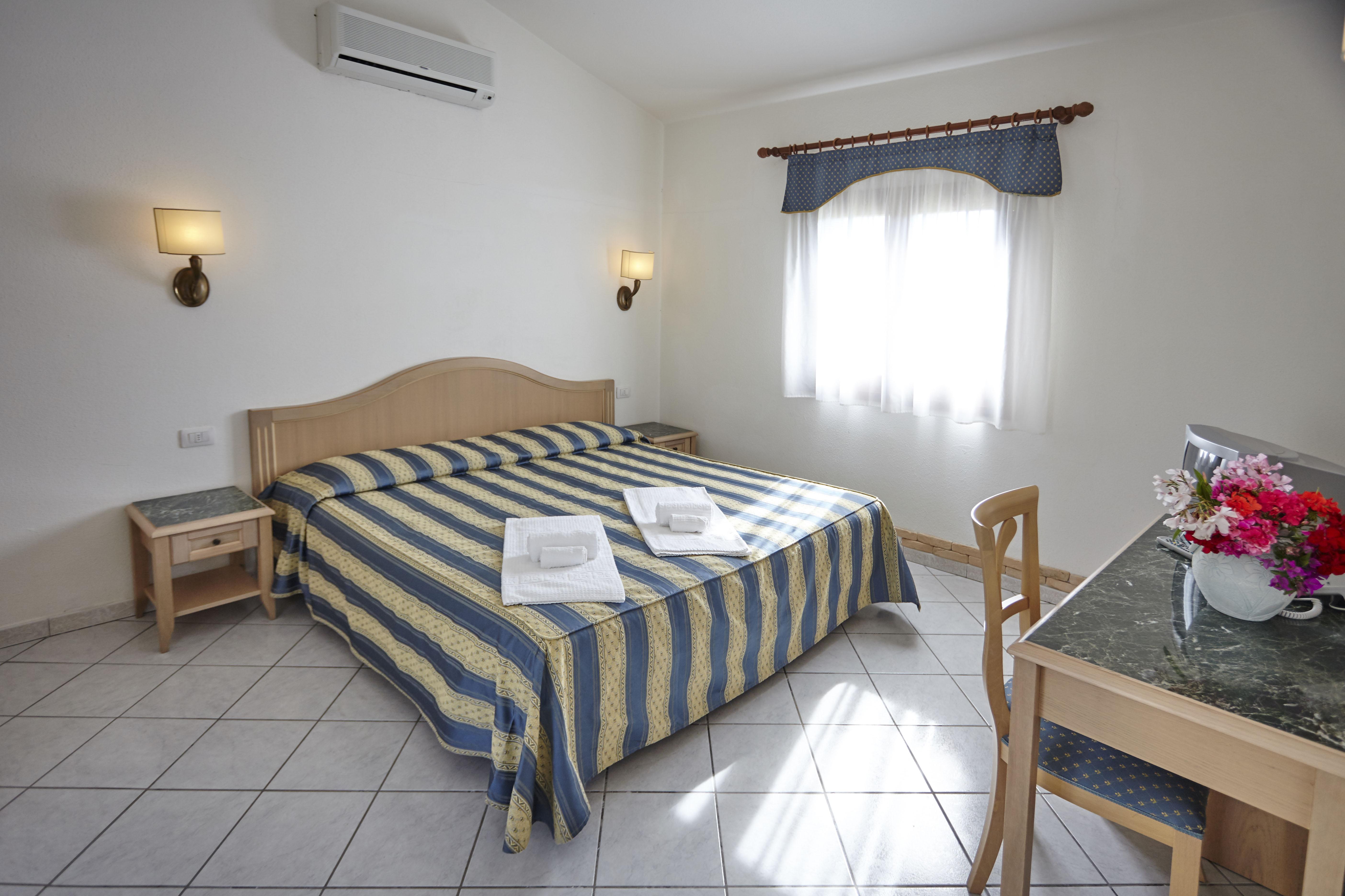 Hotel Cala Mirto ブドーニ エクステリア 写真