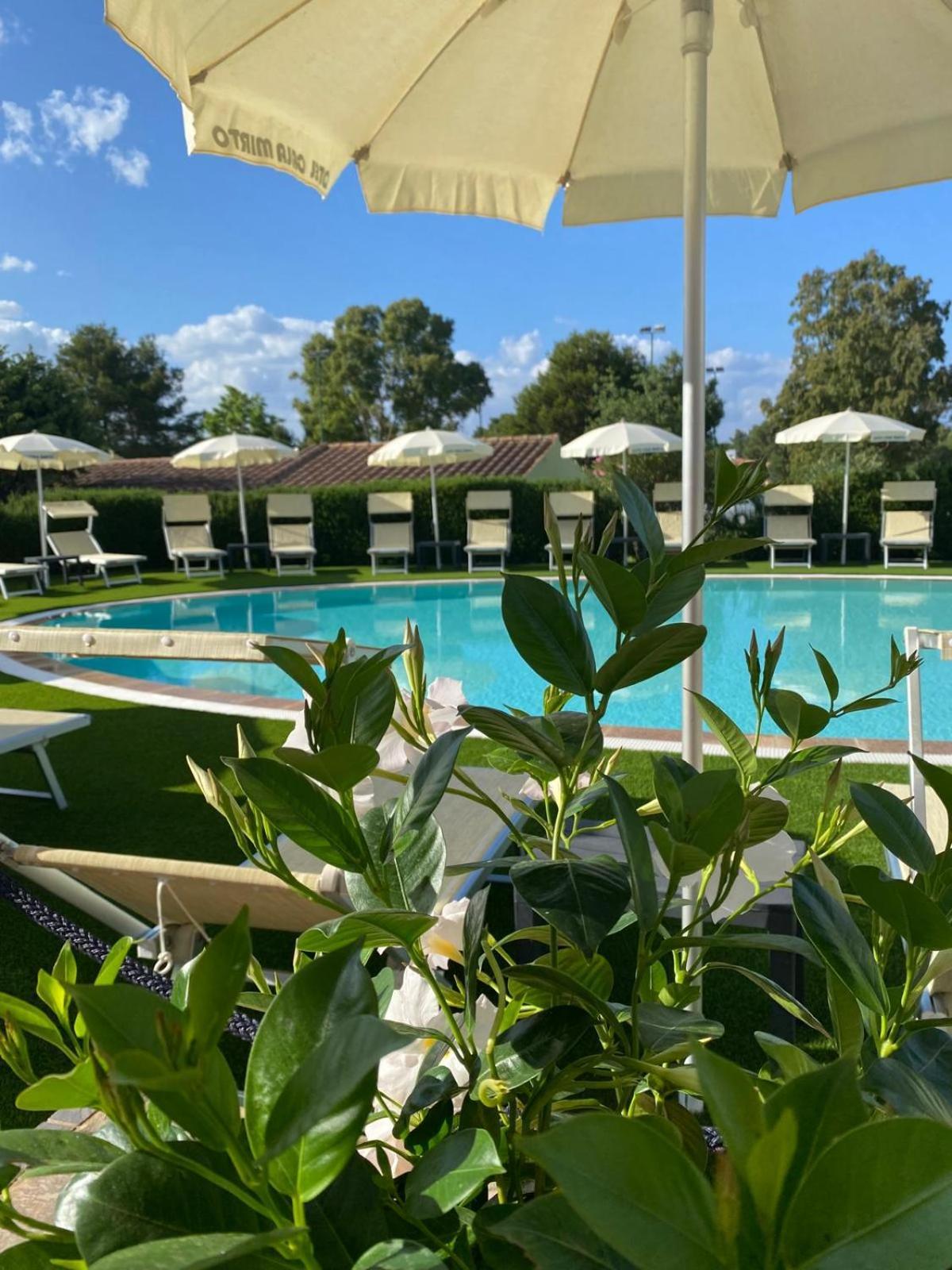 Hotel Cala Mirto ブドーニ エクステリア 写真