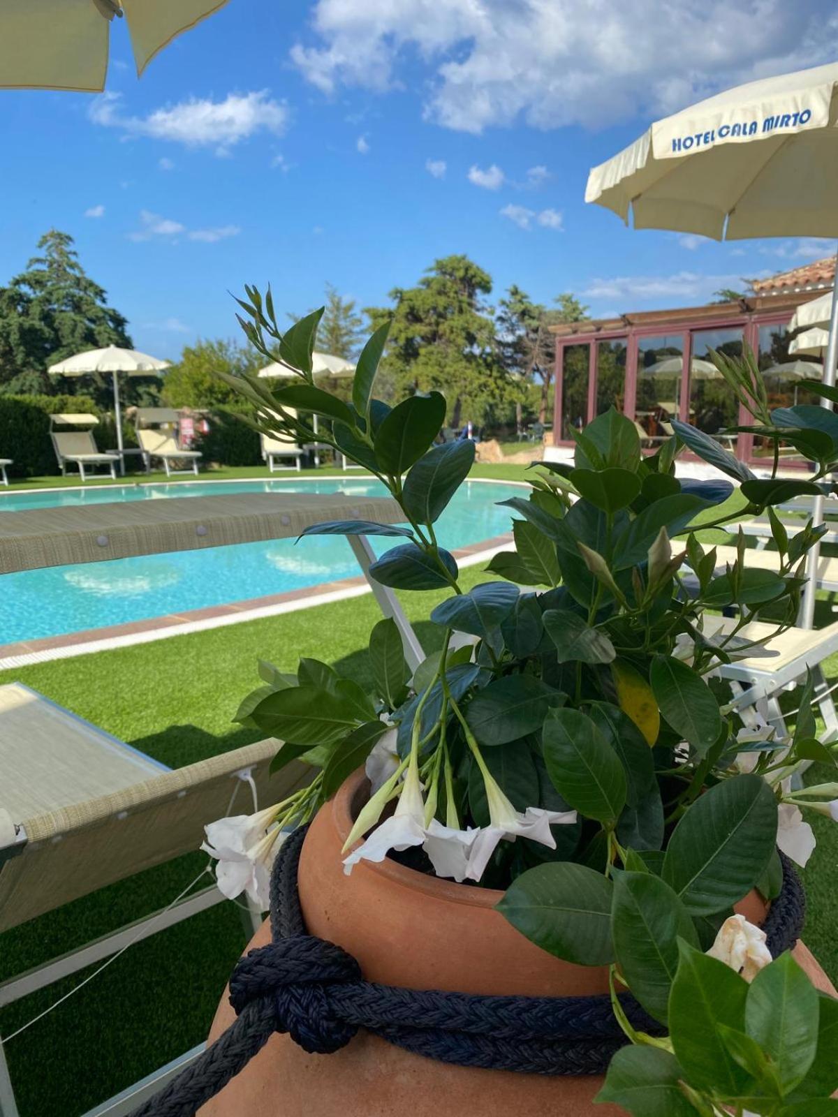 Hotel Cala Mirto ブドーニ エクステリア 写真